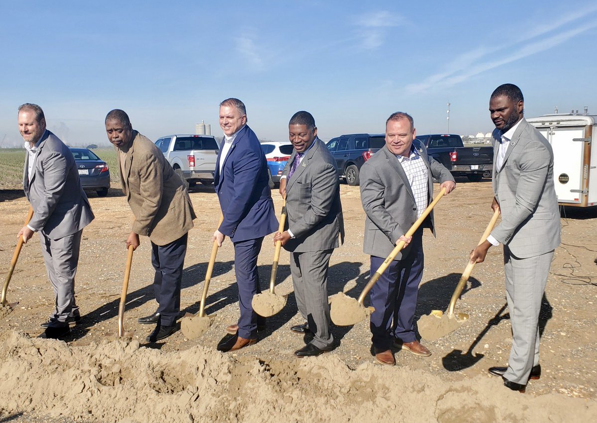 wilsonforla's tweet photo. Excited to break ground on a $53.3M major widening project on LA 70 in Ascension and St. James Parish w/ @SchexnayderClay, @EdPrice1953, @BrassRep Connecting 4-lanes from La 22 to Sunshine Bridge, with a roundabout @ La 3125.  Joined by Ascension &amp; St James Parish Presidents. https://t.co/34MYN6obwo