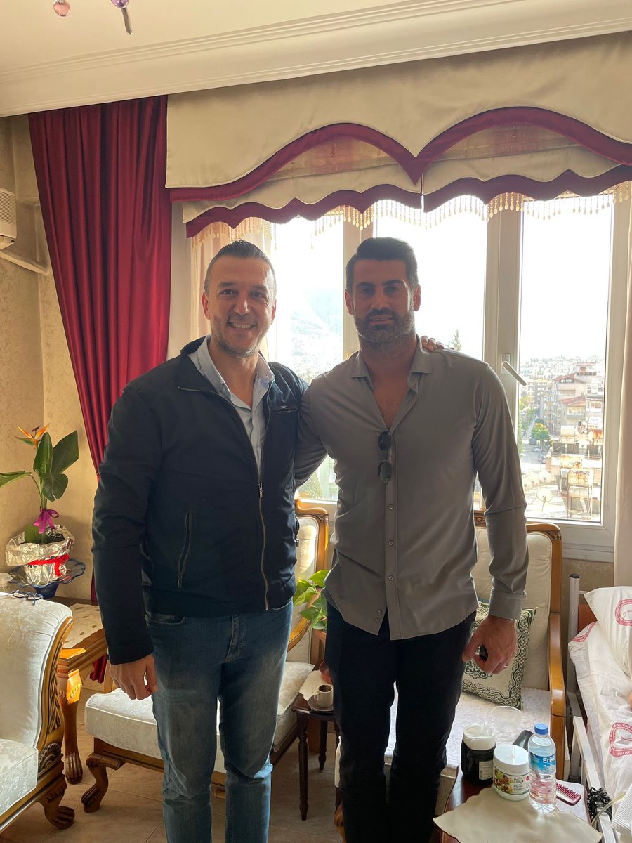 drumsoundss's tweet image. Rönesans rezidansta abim Mehmet Murat Akın,   yengem ve yeğenlerim A1 blogunda 9 ve 12. katta oturmaktaydılar. Deprem anından beri haber alamıyoruz. Enkaz çalışması için ulaşabileceğimiz yabancı ekip var mı? @1VolkanDEMIREL  @BabalaTv @ahbap @OguzhanUgur @haluklevent