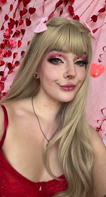I wonder what kind of shoot I could be doing &hellip;🌹🌹🌹 https://t.co/0PoIeCyDp7