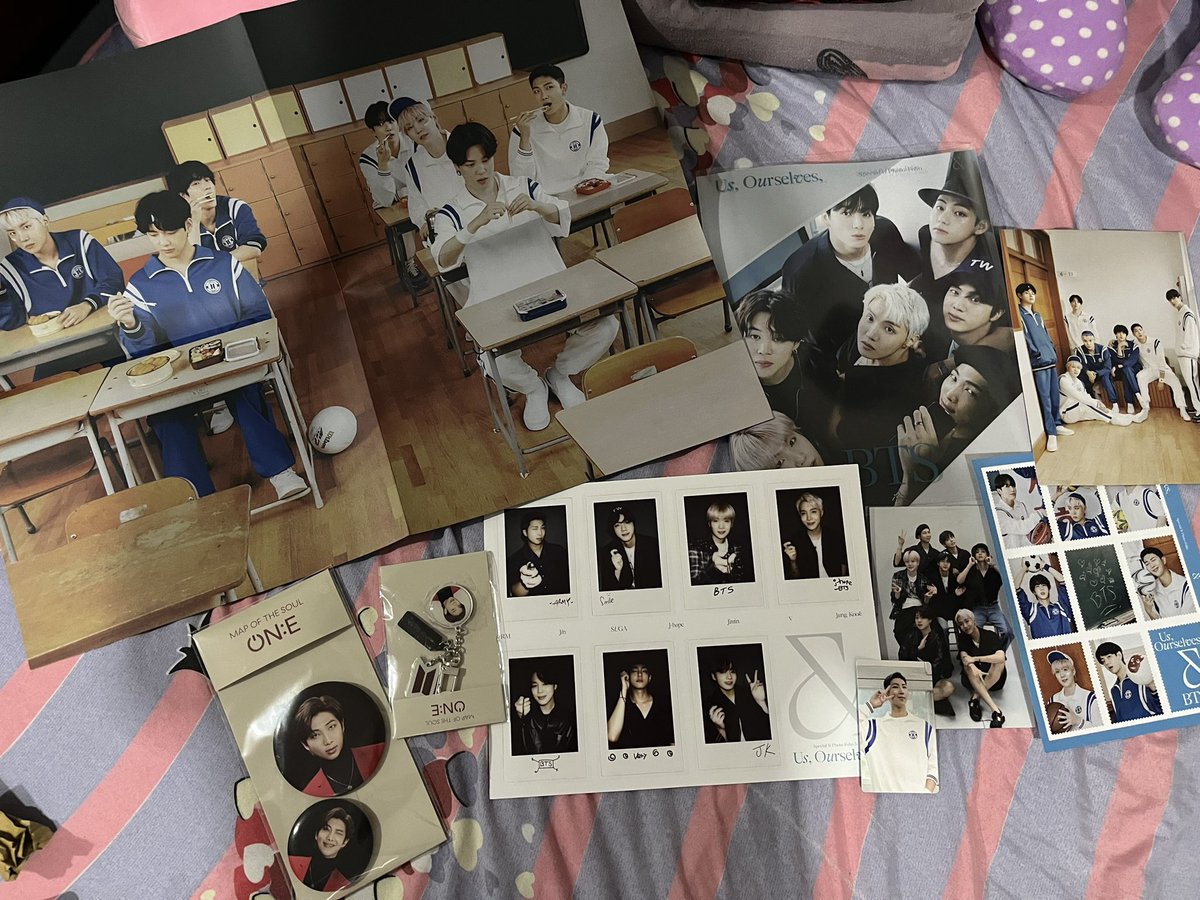 goldjungkatsu_'s tweet photo. my bts photofolio came home! π₯Ήπ thank you so much, ate @vmink000k_ lalong lalo na sa freebies π₯Ή next budol ulit! π https://t.co/HYnJScxQ7O