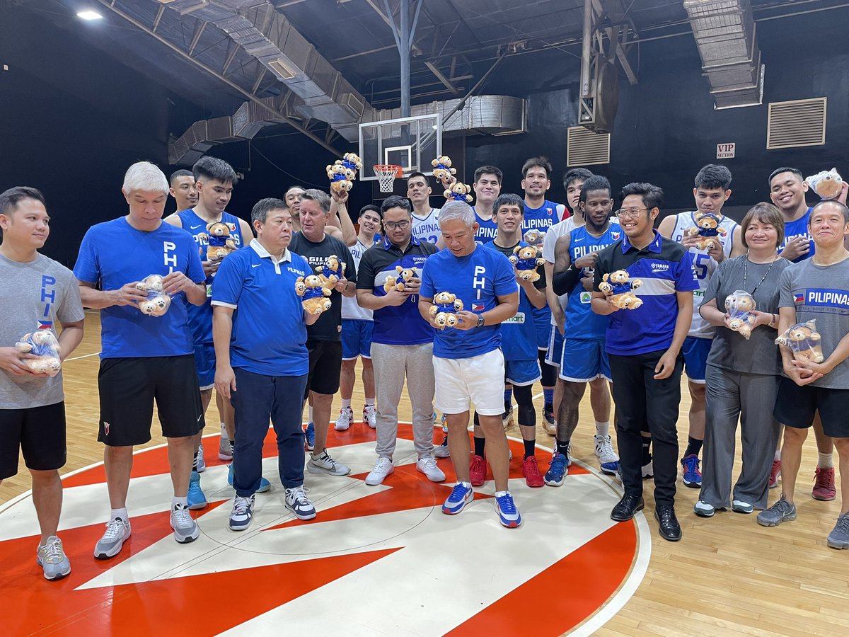ABSCBNNews's tweet photo. LOOK: Kiefer Ravena makes an appearance as Gilas Pilipinas resumes practice.

Ravena is one of the overseas-based players in the 24-man pool that joined the practice for the sixth and last window of the Fiba World Cup qualifiers on Feb. 24 and 27. | via @PawidReiniel https://t.co/9G2gBwe2a8