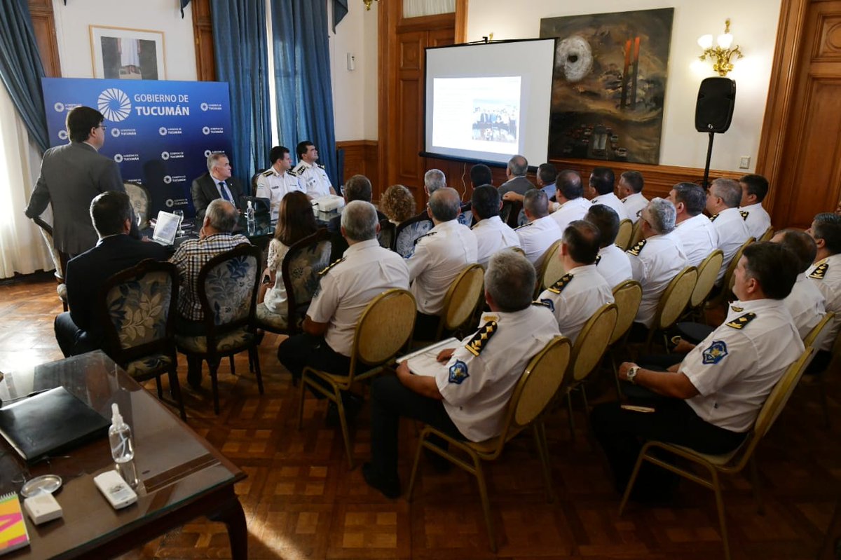 OsvaldoJaldo's tweet photo. 𝗖𝗮𝘀𝗮 𝗱𝗲 𝗚𝗼𝗯𝗶𝗲𝗿𝗻𝗼 | Convoqué a las autoridades de la Policía de Tucumán para abordar los avances en trabajos preventivos y la lucha contra el delito. https://t.co/4bGEMOGngo