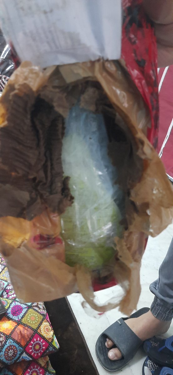 nehamishrahps's tweet photo. @amazonIN see the level of delivery you all have reached. Something came before time it's good but it is damaged and something actually whole package is missing. Just wow https://t.co/agJhHiAFxN