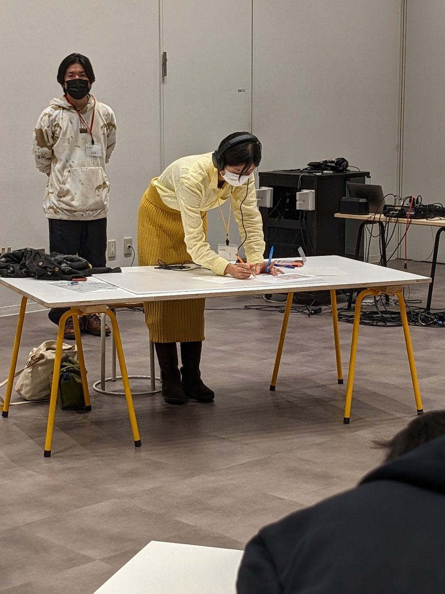 EzolinK's tweet image. CoSTEPとSCARTSが連携したワークショップ「漂う環境」で生態学のお話をさせていただきました。参加者の皆さんは講義で得た知識と北大キャンパス内のいろんな音を地図に表現することに挑戦！皆さんの想像力に圧倒されました。
#CoSTEP #SCARTS