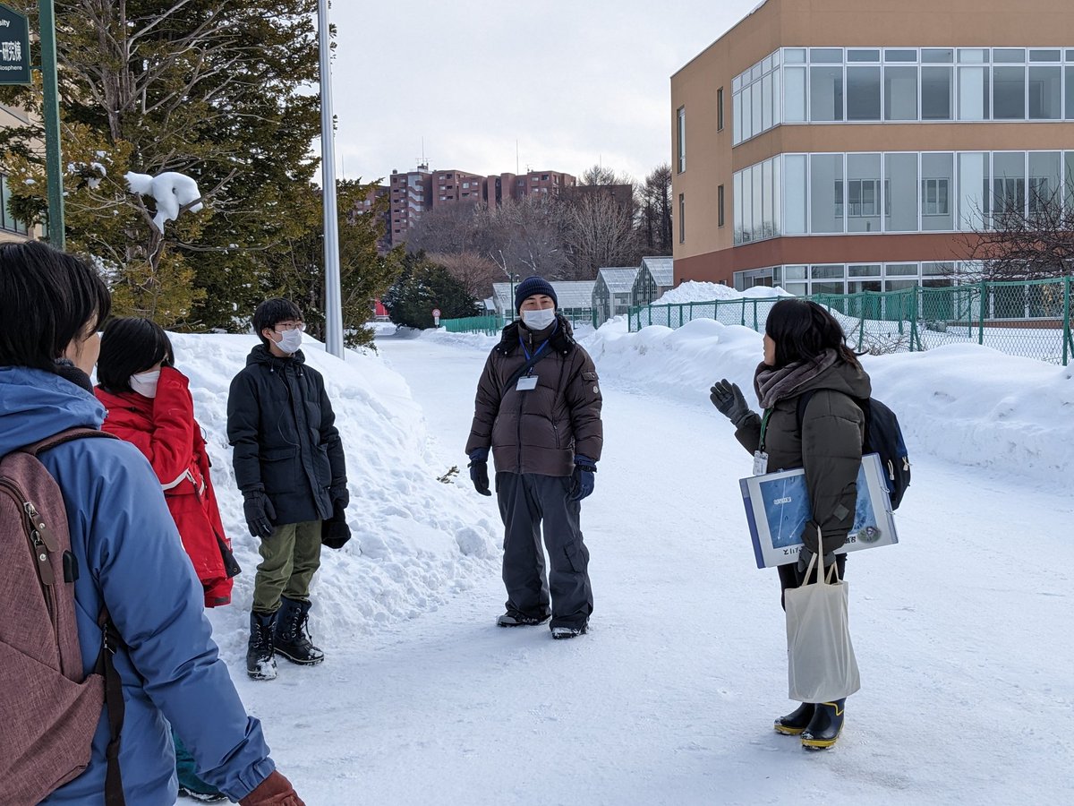 EzolinK's tweet image. CoSTEPとSCARTSが連携したワークショップ「漂う環境」で生態学のお話をさせていただきました。参加者の皆さんは講義で得た知識と北大キャンパス内のいろんな音を地図に表現することに挑戦！皆さんの想像力に圧倒されました。
#CoSTEP #SCARTS