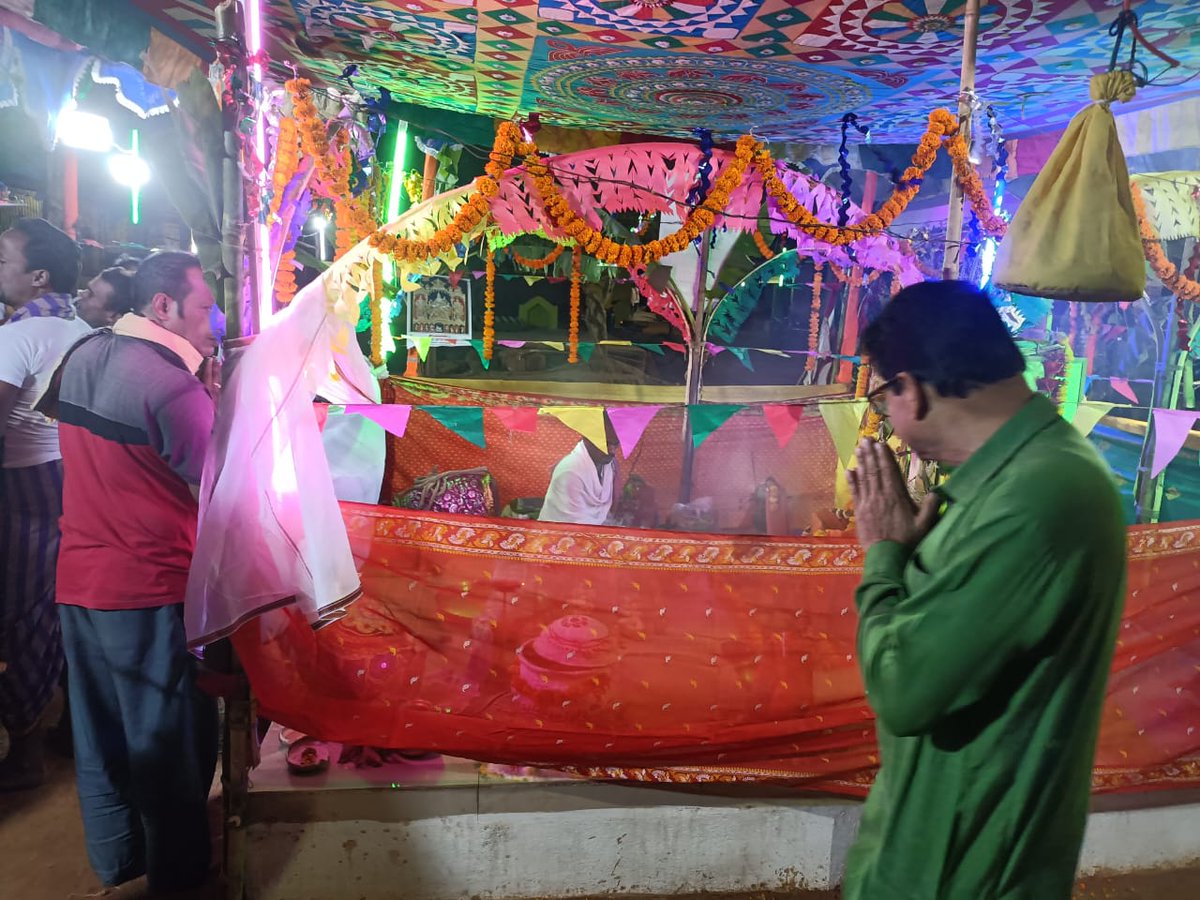 santoshjenafan's tweet photo. ଆଜି ଜଟଣୀ ନିର୍ବାଚନ ମଣ୍ଡଳୀର ଠକୁରପଡ଼ା ଗ୍ରାମର ମାଁ ନାରାୟଣୀଙ୍କ ପୀଠ ସ୍ଥଳିରେ ୪୯ତମ ବାର୍ଷିକ ଅଷ୍ଟପ୍ରହର ନାମଯଜ୍ଞରେ ଯୋଗ ଦେଇଥିଲେ।

#ଡ଼_ସନ୍ତୋଷ_ଜେନା 
@bjd_odisha
#ଜଟଣୀ_ନିର୍ବାଚନ_ମଣ୍ଡଳୀ https://t.co/Tg7mK4RFK1