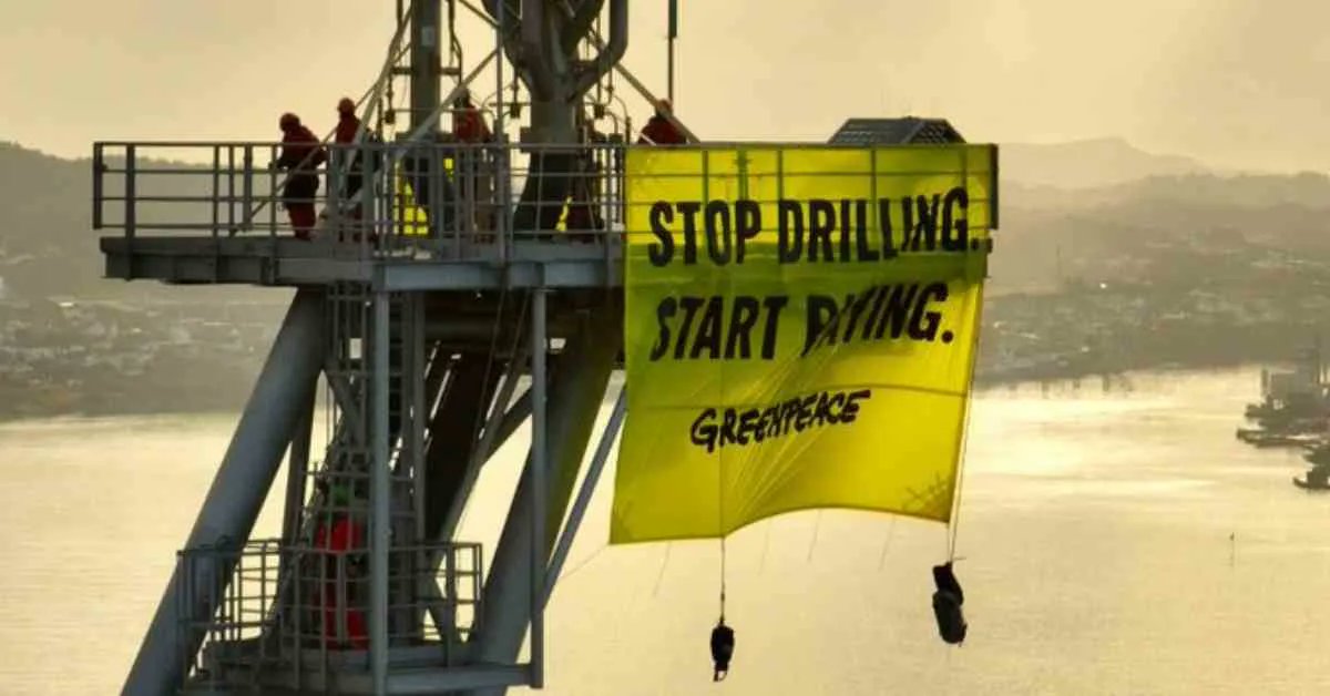 MarineInsight's tweet photo. Greenpeace: Shell Threatened Protestors For Occupying FPSO With Jail Time 

..Check Out this article 👉https://t.co/Pp0EZUWxPO 

#Greenpeace #Shell #Shipping #Maritime #MarineInsight #Merchantnavy #Merchantmarine #MerchantnavyShips https://t.co/ku2Bbac5s3