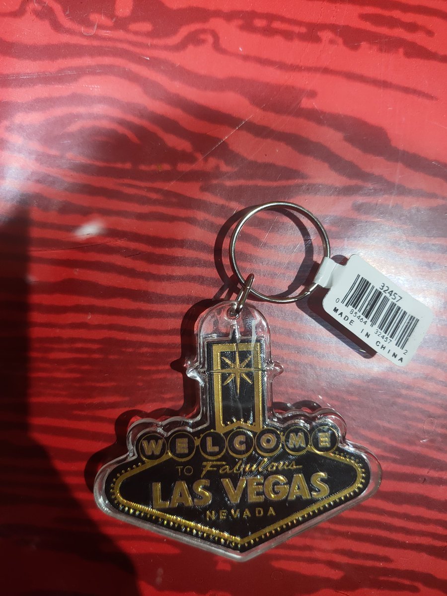 Cmcg06's tweet photo. Yung keychain galing Vegas pero made in China naman HAHAHAHAHA https://t.co/h69dmgy8HN