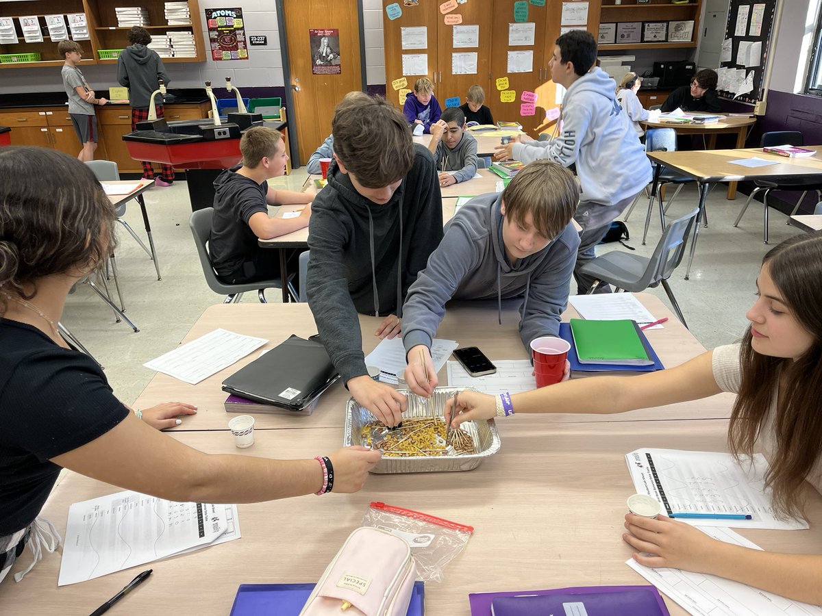 adams_rrms's tweet photo. Natural Selection Lab. Which type of bird beak will get enough food to survive? #WeAreRoyal #RRMSALLIN @RRMSRoyalKnight https://t.co/VfhdZ2uChj