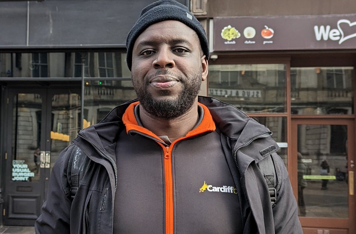 LakhiwalAkshita's tweet image. Soaring prices are changing people&apos;s plans for Valentine&apos;s celebrations tomorrow. Simon Gracet, a bus driver told @CardiffNewsPlus that the cost of living crisis has forced him to celebrate indoors in a budget friendly way. 

#cardifftrained #valentine2023