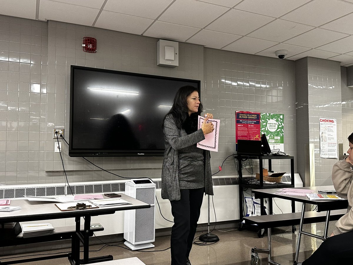 PS66JKO's tweet photo. Discussing the Next Gen. Standards with our parents @PS66JKO Thank you Ellen! #Impact66 #EducatorsForStudentSuccess https://t.co/oNinjtbvaH
