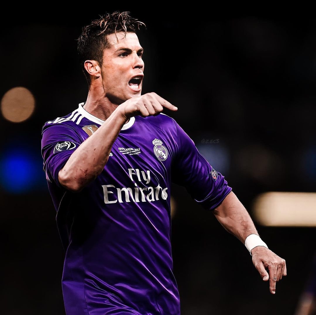 TeamCRonaldo's tweet photo. Ronaldo scored the same number of UCL Final Goals in 2017 (2) as Messi has in his entire UCL career.
😭😭 #MrUCL https://t.co/kDw52pU4yb