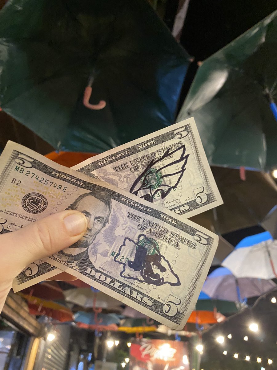 sklxbns's tweet image. Under my umbrella… with what used to be @Bad_Peanut’s $5 bill. #ChiefsWin #Rihanna #SuperBowlLVII #ChiefsKingdom