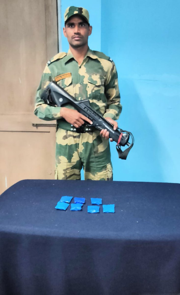 BSF_Guwahati's tweet photo. In drive against narcotics, vigilant #Bordermen of 138 Bn #BSF under @BSF_Guwahati FTR seized 1300 Nos Yaba Tablets worth Rs 6.5 Lacs on Indo-BD international border.
#DriveAgainstNarcotics
#FirstLineOfDefence https://t.co/yDx4r1q6bk