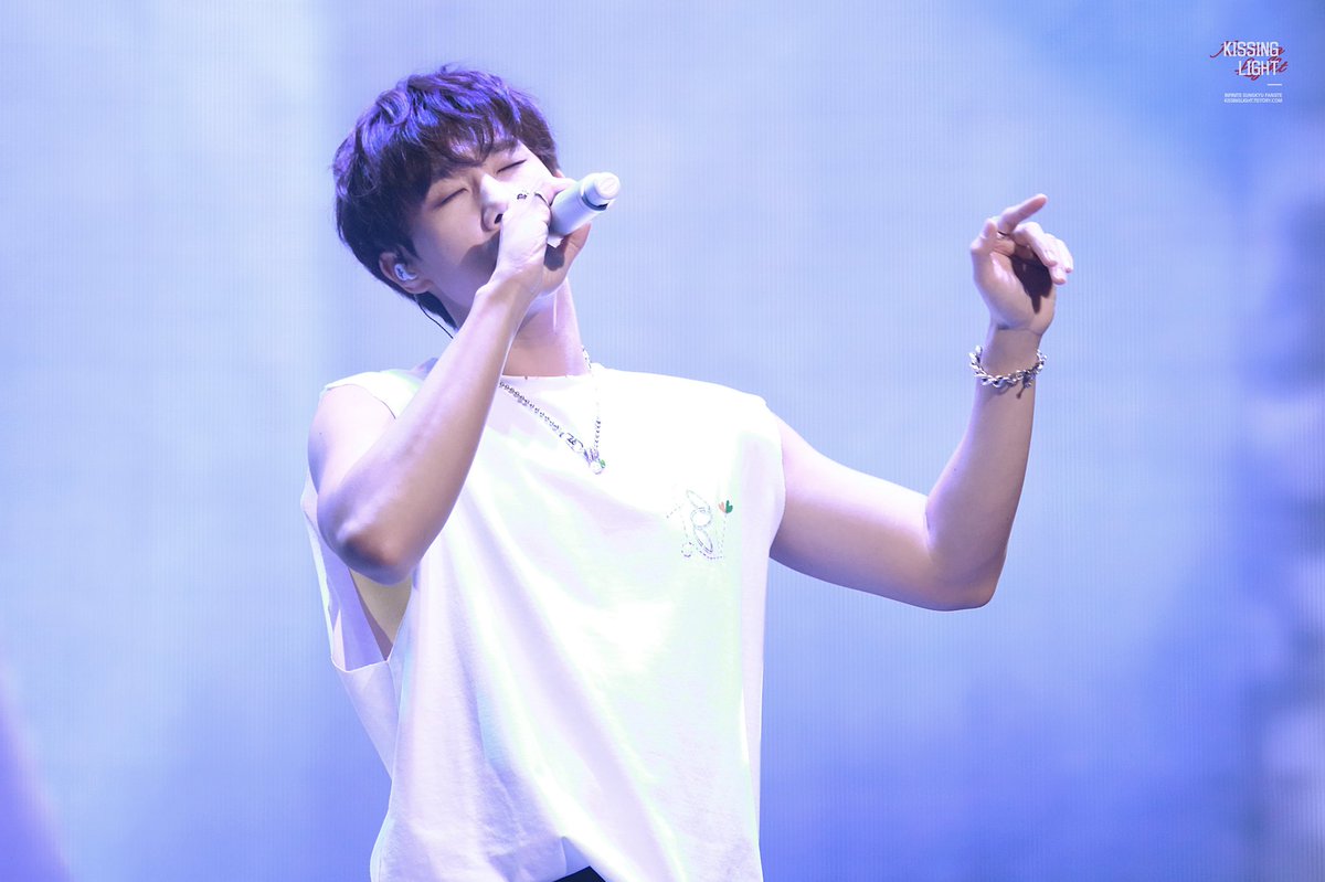 Kissing_Light's tweet photo. 230212 LV 콘서트 
너의 분위기가 좋아😇

#성규 #김성규 https://t.co/iOvXAmpFyc