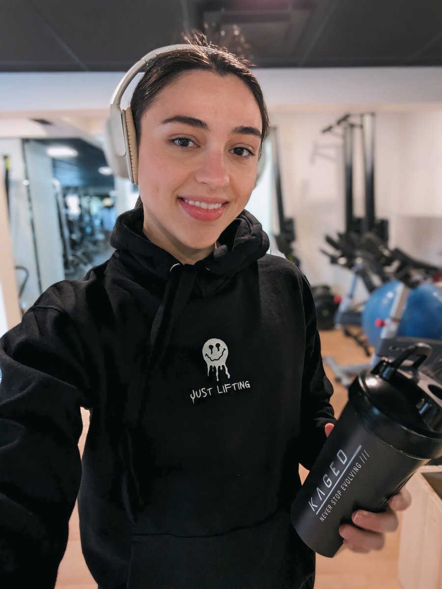 Tinkgrowcrypto's tweet image. Gm...Just lifting 🫠