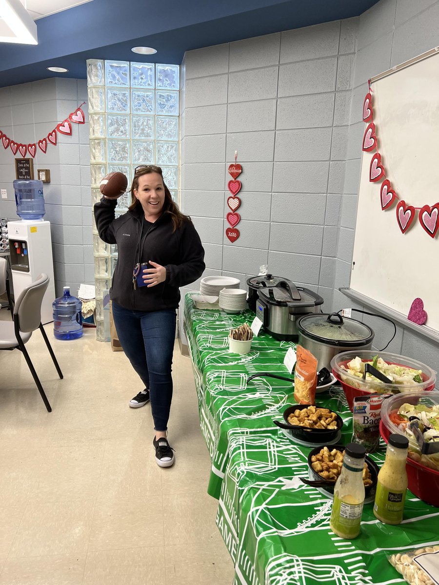 CWFDES_smcps's tweet photo. We here at #CWFDES have the BEST PTA! Thank you for providing our SOUPerbowl lunch on Friday!
It was all so delicious and a great time was had by all! https://t.co/EdLwWySMh2