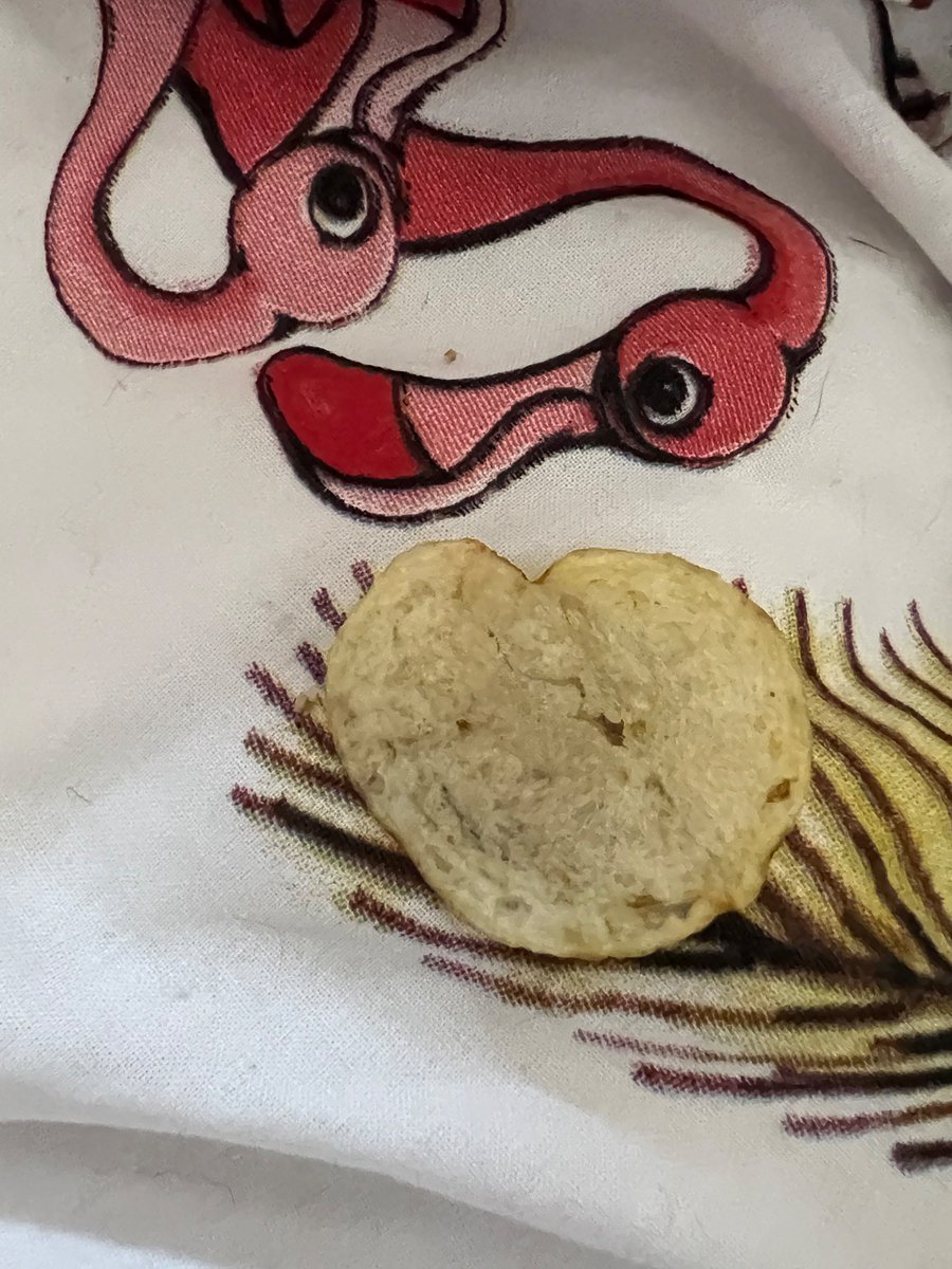 chars_worth_'s tweet photo. @walkers_crisps #LoveFromWalkers https://t.co/2vOqbZBCjI