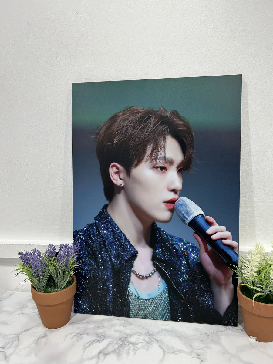 ari_bean_'s tweet photo. 지나가다가 들어가게 된 카페였는데요,,(사실 디노가 너무 예쁘게 앞에 붙어있어 들어가야만했던.) 특전 대봉투로 주셔서 잘 들고 집갈 수 있었습니당😍 카페도 너무 예쁘게 꾸며주셔서 감탄하면서 차니를 봤네요 포스터도 짱이었슴다
#찬이의_찰나가모여_역사가_돼
#과거에도_앞으로도_영원히_빛날_찬 https://t.co/c3h9I9MCTc
