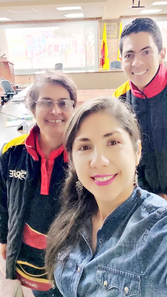LinaPinzonAr's tweet photo. #Engativá | Durante la sesión de JAL, nos acompañaron la Consejera #FlorChaparro y #AlejandroRugeles del Consejo local #DRAFE.
Destacamos su labor en el sector Recreo- Deportivo, por las personas con discapacidad, para priorizar proyectos a nivel local. @Engativalcaldia https://t.co/ybgdPGS3ZW