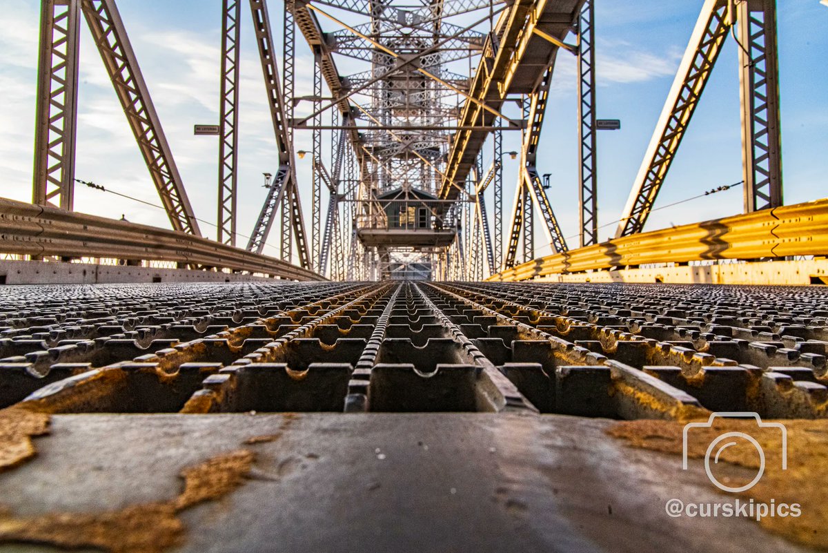 CurskiPics's tweet photo. For February, I am posting 25 of my favorite type of picture, Middle Of The Road

The Aerial Life bridge in Duluth, MN

All these are available on my website (https://t.co/UXnGVsd0vW) and are 25% off with code ROAD25

#Aerialliftbridge #duluth #middleoftheroad #pentax https://t.co/k74UFIqzzs