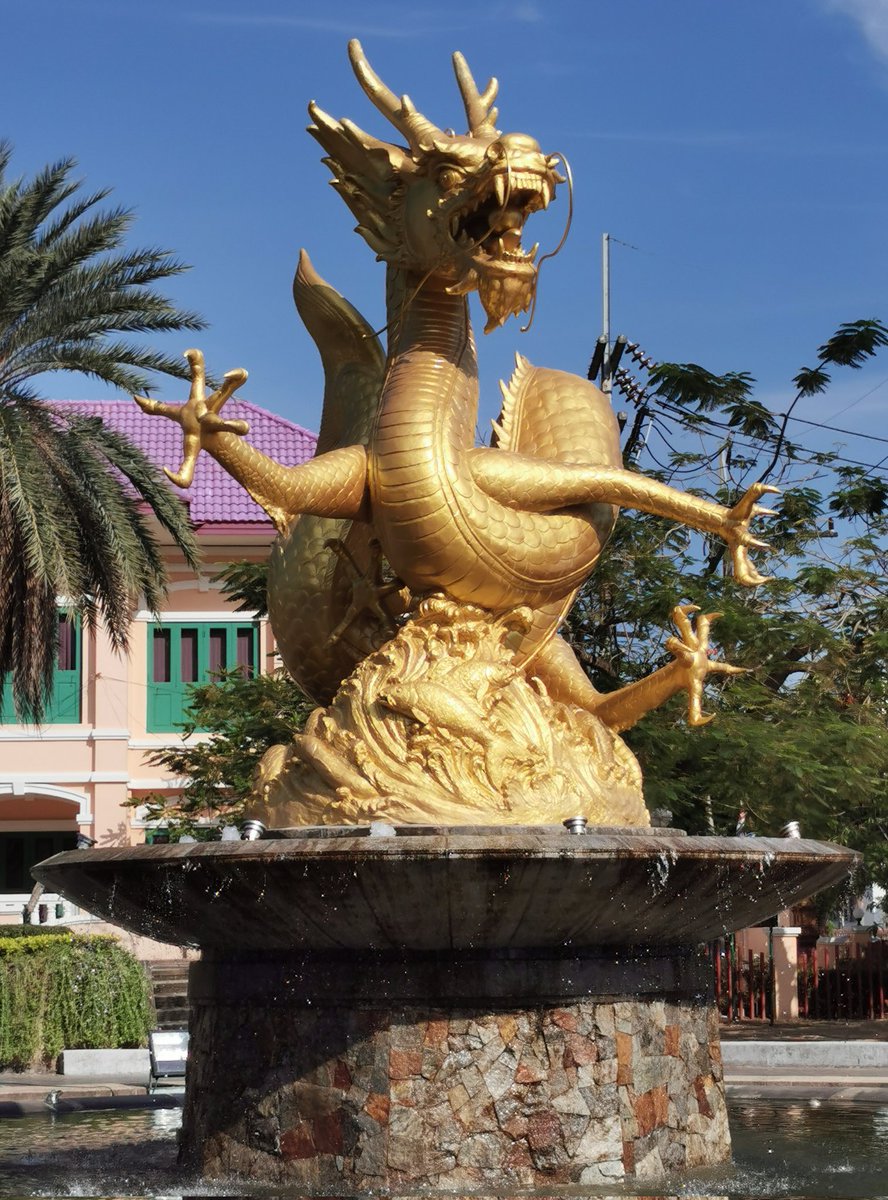 Quick overnight stop in Phuket Town before heading to Koh Lanta

#Phuket #PhuketTown #thailand