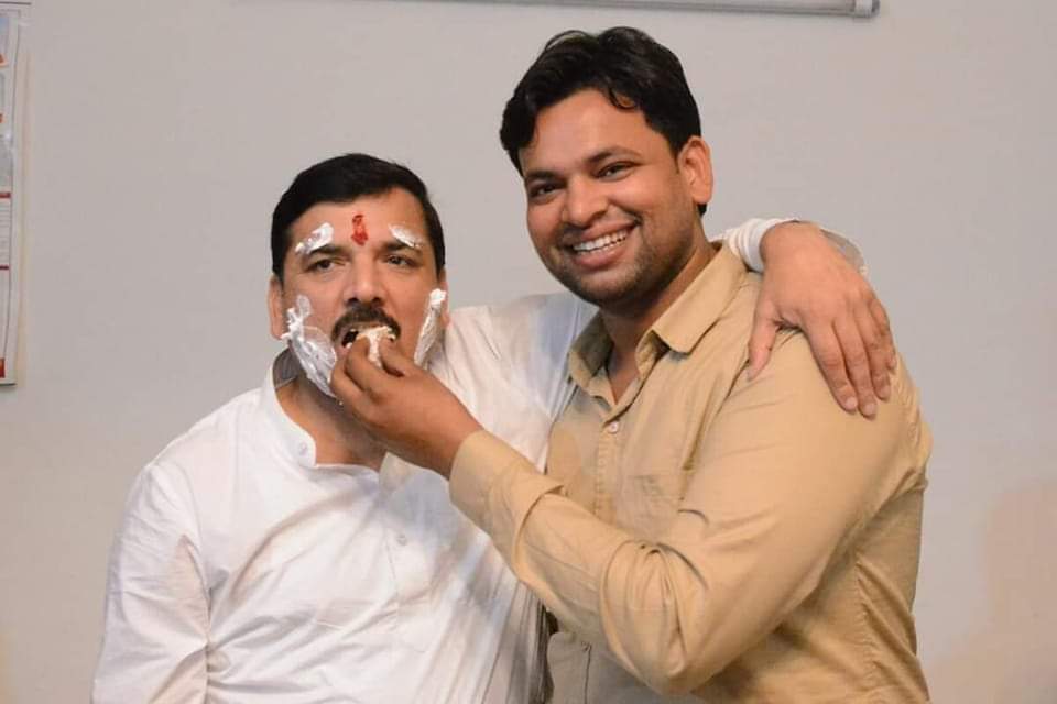 FaizuSiddiqui1's tweet photo. हर वक्त, हर मुश्किल और हर मौसम में साए की तरह आदरणीय Sanjay Singh भैया जी के साथ खड़े रहने वाले, सरल स्वभाव एवं मधुर मुस्कान के धनी भईया @_AjitTyagi को जन्मदिन की बहुत-बहुत बधाई एवं मंगलकामनाएं
आप सदैव हंसते रहें, स्वस्थ रहें और जीवन में ऊंचाइयों के शिखर को छुए ऐसी मेरी कामना है https://t.co/u0orVg7dRW