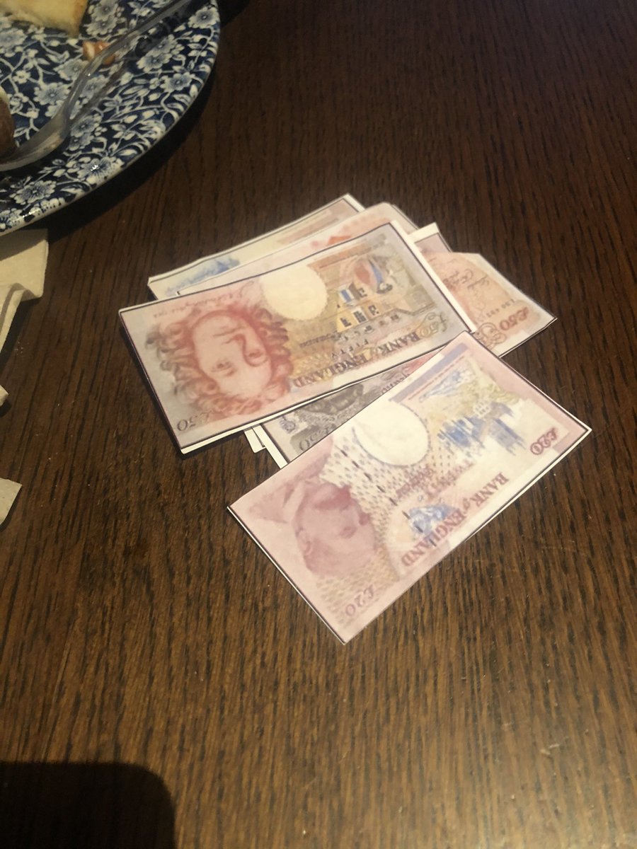 Gillian61572206's tweet photo. My wee mama and her fake money 😂🥰 xXx #dementia #do1 xXx https://t.co/HVSrSb6mJW