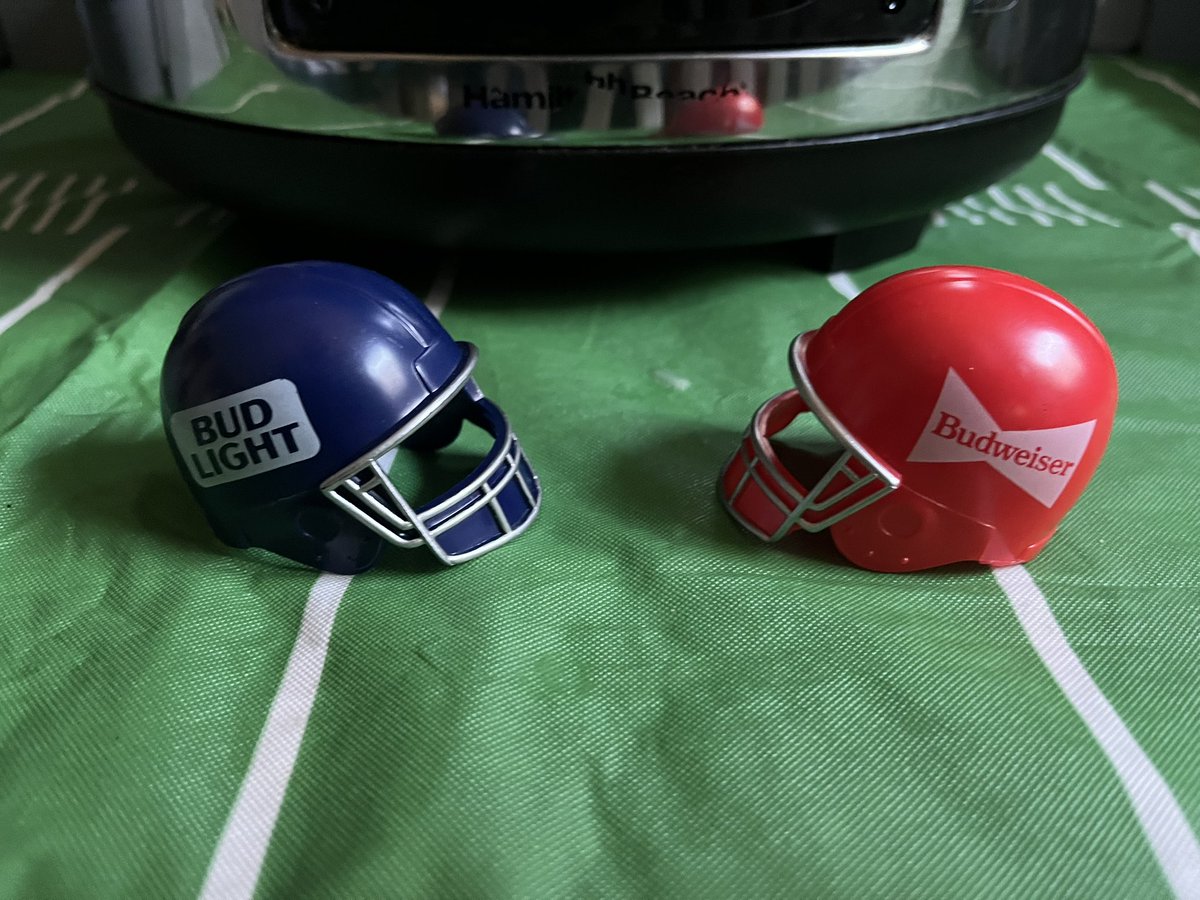 RyanfromSH's tweet photo. @chaddukes @budweiserusa Way late with this. But my Super Bowl party  always has to pay tribute to the greatest games ever played. https://t.co/ycNvyGfiNu