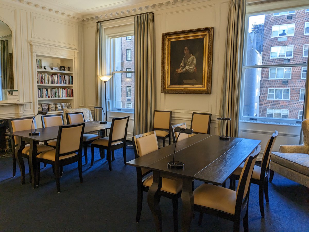 nysoclib's tweet photo. New chairs in the Whitridge Room! Doesn't this look like your new cozy writing spot?
#libraries #writers #indielibraries https://t.co/8HisQUxNMI