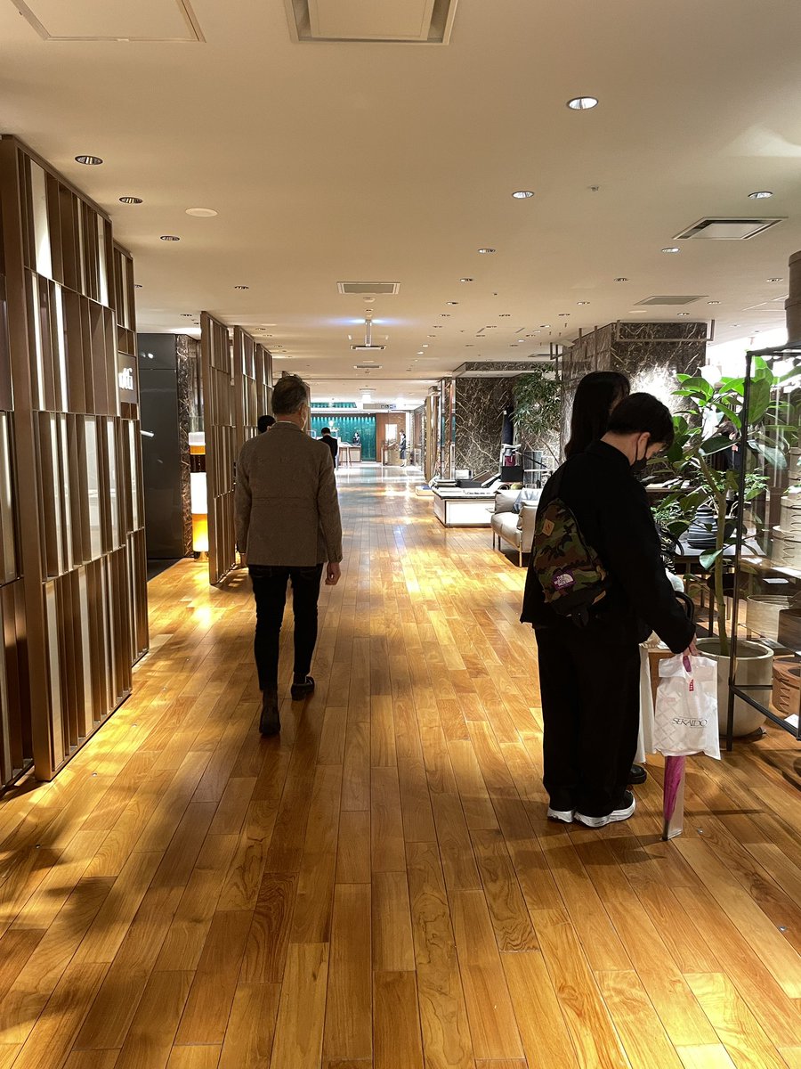 rexs0358's tweet photo. 新宿伊勢丹。
家具や照明、キッチン用品や器などを見て回りました。
雨の月曜日のせいか、店内は空いていてゆっくりと見て回れました。
刺激的。
たまにはこんな時間良いですね。

本巻5階。 https://t.co/Gemc8jQmDw