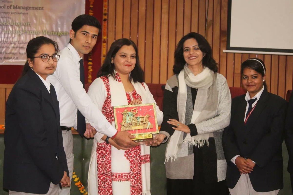 ShooliniUniv's tweet image. Prof Prachi Kapil from the Faculty of Management Sciences represented Shoolini as a resource person in a 5-day workshop for MBA students at Kurukshetra University.

#managementscience #kurukshetrauniversity #mba #mbaplacement #mbaprogram #mbaworkshop #shoolini #shooliniuniversity