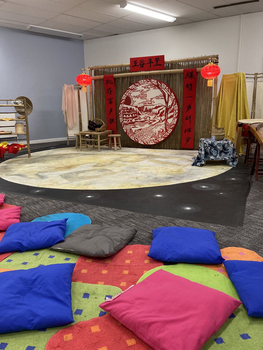 Great to see an excited audience arriving for our <a href="/LakesideArts/">Lakeside Arts</a> second performance of Moon Rabbit in this super space at Mansfield Central library this afternoon.  Go team!