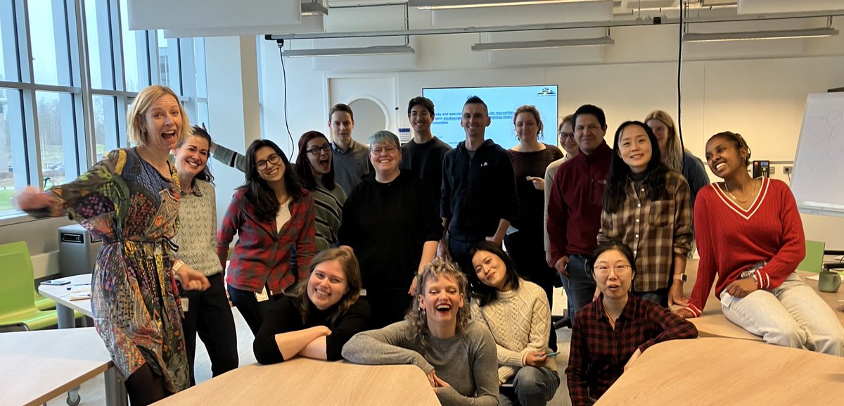Our Plant-Soil-Ecology group this morning at the weekly lab meeting 🤩 

I’m ridiculously happy to be working with these people!