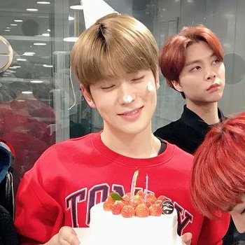 empathyoonoh's tweet photo. VALS!! RT + REPLY: 

HAPPY BIRTHDAY JAEHYUN

#YUNOwhoseDAYitis
#HAPPYJAEHYUNDAY
#포레버온리_함께할_재현의생일 https://t.co/UGUKEGRrf9