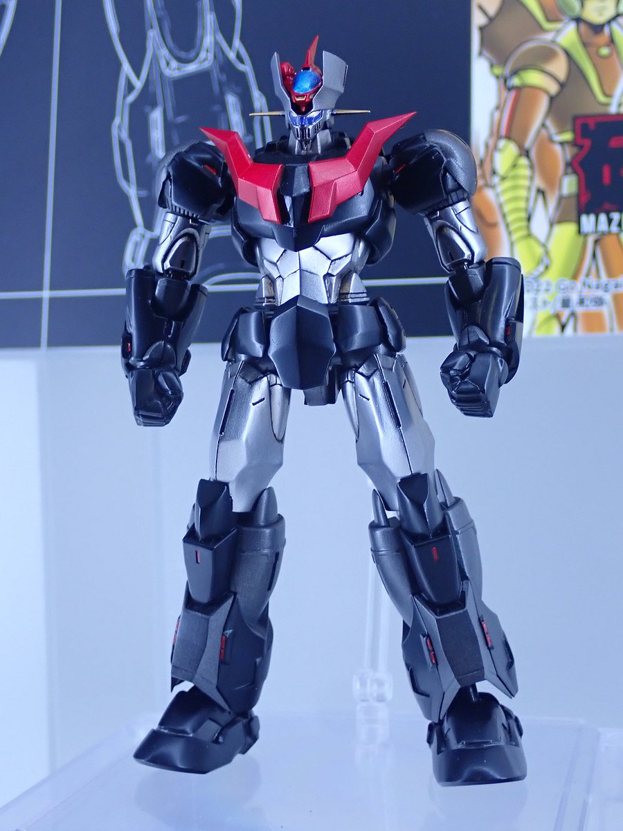 新たに始まるマジンガーZEST。INFINITYは柳瀬マジンガーでしたが今回のメカデザは阿久津さん。ここからどうなるか知りませんけどなんか久々ですねアレンジされてブレストプレートがクリアじゃないの。
もっとMODEROIDマジンカイザーくらいの規模かと思ったら現物はHG1/144くらいの大きさの商品でした。 