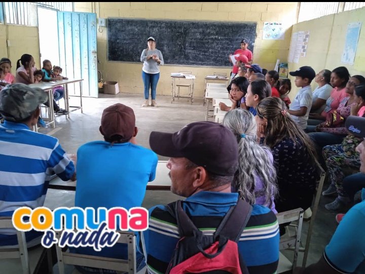 Mpcomunas_Lara's tweet photo. #04Feb
¡Día de la Dignidad Nacional¡ acompañamos los Consejos Comunales #AguaFría #ElTamboral #Brisas #LasGuacas #CerroESilla #LaBomba #ElHelechal #LuzYVida y #CerronDelTamboral previo a la realización del Referendo Aprobatorio
#ComunaONada
#JuventudIntegraciónYPaz https://t.co/KGveT3C0i7