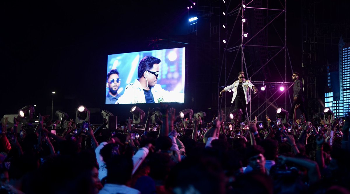 YuvanTrendz's tweet photo. Here's the threads of #DatewithYuvan concert's @thisisysr Picture🔥😎

1/3

#YuvanShankarRaja | #Yuvanism https://t.co/WQwMCqS3Pi