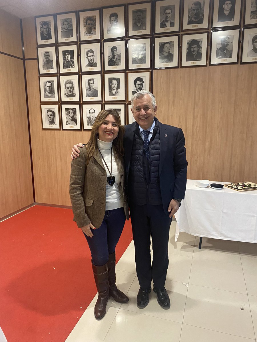 Hasbleidy28's tweet image. Momento de compartir experiencias con compañeros del mundo del fútbol y baloncesto. Jornadas científicas @AEMEF_ @rfef , esta tarde con fracturas en el campo