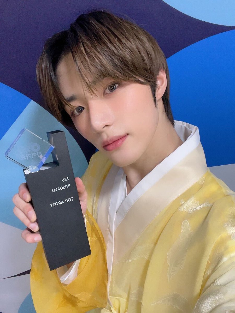 TXT_members tweet picture