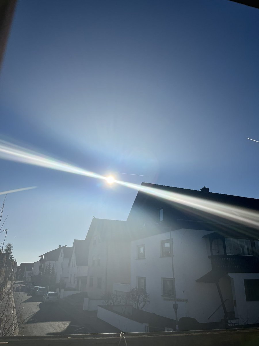 Happy Monday - na was ist denn das für ein Wetter heute? Das ist ja mega.
Lasst es euch gut gehen. Habt einen tollen Start in die Woche.