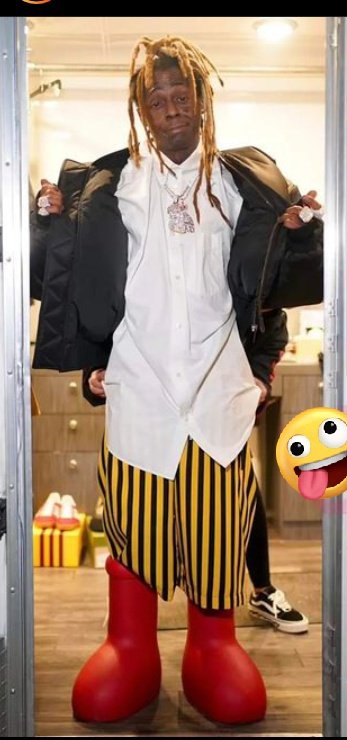CandyOkochil's tweet photo. These MSCHF big red boots, ain't they those popular doll boots? Now they trending in the US. Am waiting to see someone pulling up on them at my campus https://t.co/lkQaak1IjS