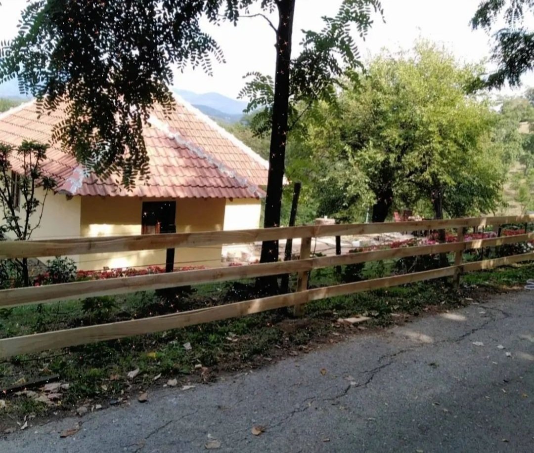 VilinVrt's tweet photo. @smiljkapop Jedan stari dud je zastitini znak Vilinog vrta🌻🌳 A tu je i jedna ljuljaska ispod duda sa divnim pogledom na dolinu Zapadne Morave❤ Posetite nas😉 https://t.co/B8blB7ff8P