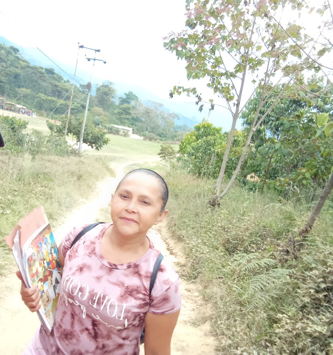 Mpcomunas_Lara's tweet photo. #04Feb
¡Día de la Dignidad Nacional¡ acompañamos los Consejos Comunales #AguaFría #ElTamboral #Brisas #LasGuacas #CerroESilla #LaBomba #ElHelechal #LuzYVida y #CerronDelTamboral previo a la realización del Referendo Aprobatorio
#ComunaONada
#JuventudIntegraciónYPaz https://t.co/KGveT3C0i7
