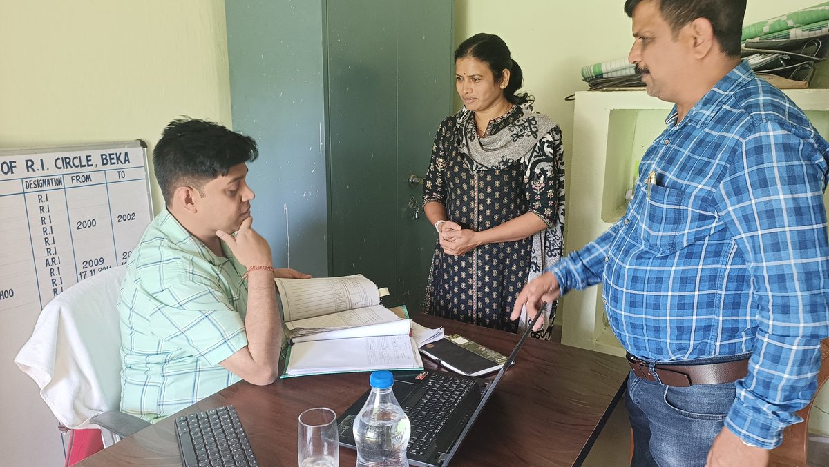Tahasildar Bhadrak visited office of the RI beka.. Reviewed disposal of online revenue cases and correction and updation of land records.