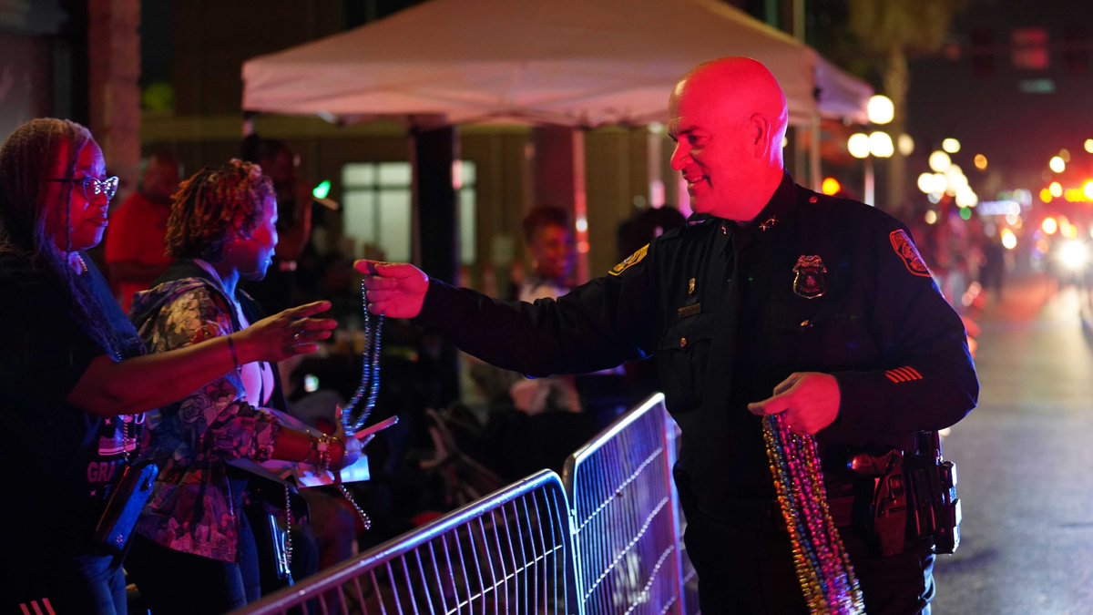 TampaPD's tweet photo. 𝘞𝘩𝘰’𝘴 𝘵𝘪𝘳𝘦𝘥 𝘵𝘩𝘪𝘴 𝘮𝘰𝘳𝘯𝘪𝘯𝘨? 😴
IKYMI: The #SuperBowl wasn’t the 𝗼𝗻𝗹𝘆 big event happening this weekend! #YourTampaPD had a blast at this year’s 𝗞𝗻𝗶𝗴𝗵𝘁 𝗣𝗮𝗿𝗮𝗱𝗲. 🏴☠️
We’ll see you again next year, mateys! #KnightParade #Tampa https://t.co/OGti4v34bM