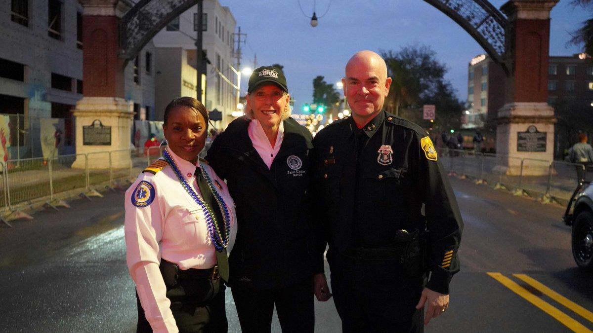 TampaPD's tweet photo. 𝘞𝘩𝘰’𝘴 𝘵𝘪𝘳𝘦𝘥 𝘵𝘩𝘪𝘴 𝘮𝘰𝘳𝘯𝘪𝘯𝘨? 😴
IKYMI: The #SuperBowl wasn’t the 𝗼𝗻𝗹𝘆 big event happening this weekend! #YourTampaPD had a blast at this year’s 𝗞𝗻𝗶𝗴𝗵𝘁 𝗣𝗮𝗿𝗮𝗱𝗲. 🏴☠️
We’ll see you again next year, mateys! #KnightParade #Tampa https://t.co/OGti4v34bM
