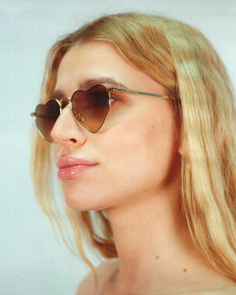 OPTICASTSPATRON's tweet photo. ¡Qué las mujeres ya tienen de todo! no es cierto, seguro que tu chica siempre ha soñado con tener unas gafas así😍, el regalo perfecto para San Valentín, directo de los ojos al corazón. Consiguelas ya, en tu óptica de confianza.
#sanvalentin #amor #tuopticadeconfianza #love #ysl https://t.co/D9QkLNxxNY