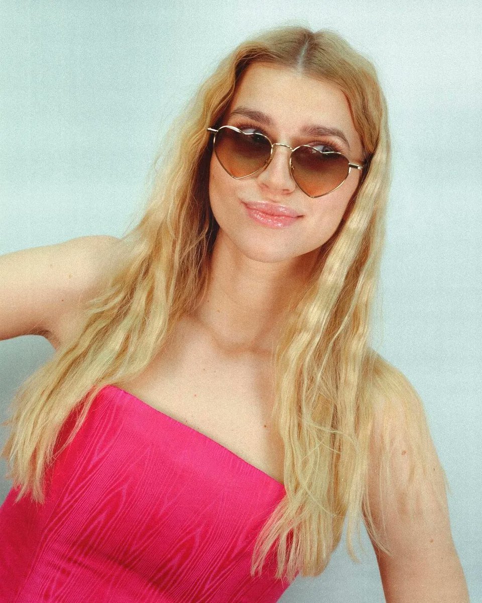 OPTICASTSPATRON's tweet photo. ¡Qué las mujeres ya tienen de todo! no es cierto, seguro que tu chica siempre ha soñado con tener unas gafas así😍, el regalo perfecto para San Valentín, directo de los ojos al corazón. Consiguelas ya, en tu óptica de confianza.
#sanvalentin #amor #tuopticadeconfianza #love #ysl https://t.co/D9QkLNxxNY