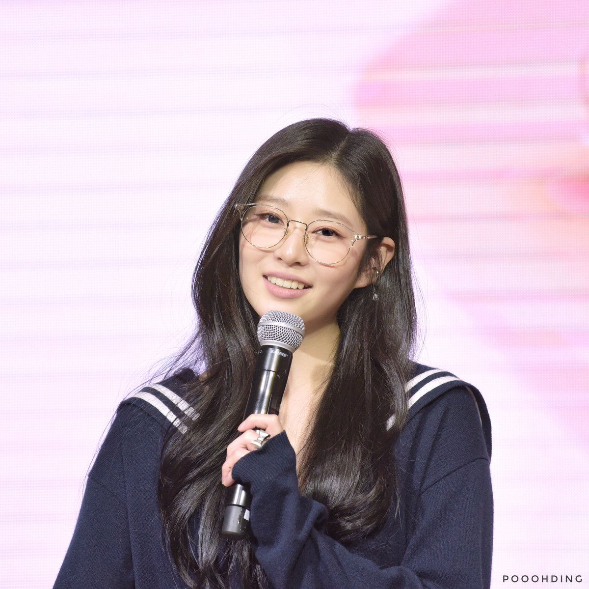 Pooohding's tweet photo. 230212 민주 All my faves 팬싸

민주는 안경도 잘 어울린다는 거
민주가 꼭 알아줬으면 좋겠어

#김민주 #민주 #KimMinJu https://t.co/meAMCuDj68